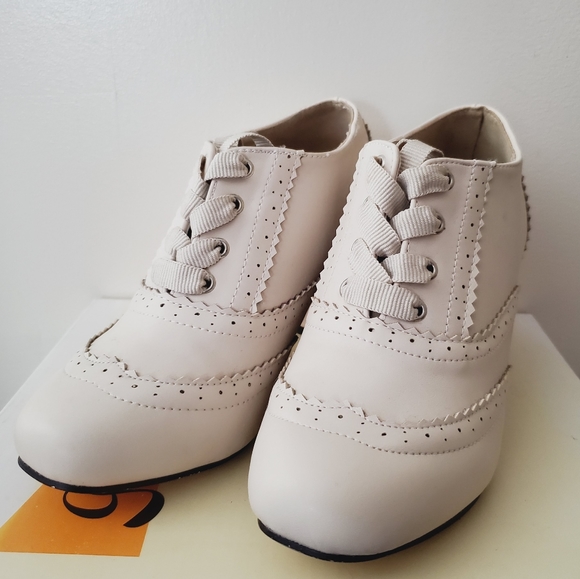 Modcloth Oxford Heels - Picture 3 of 12